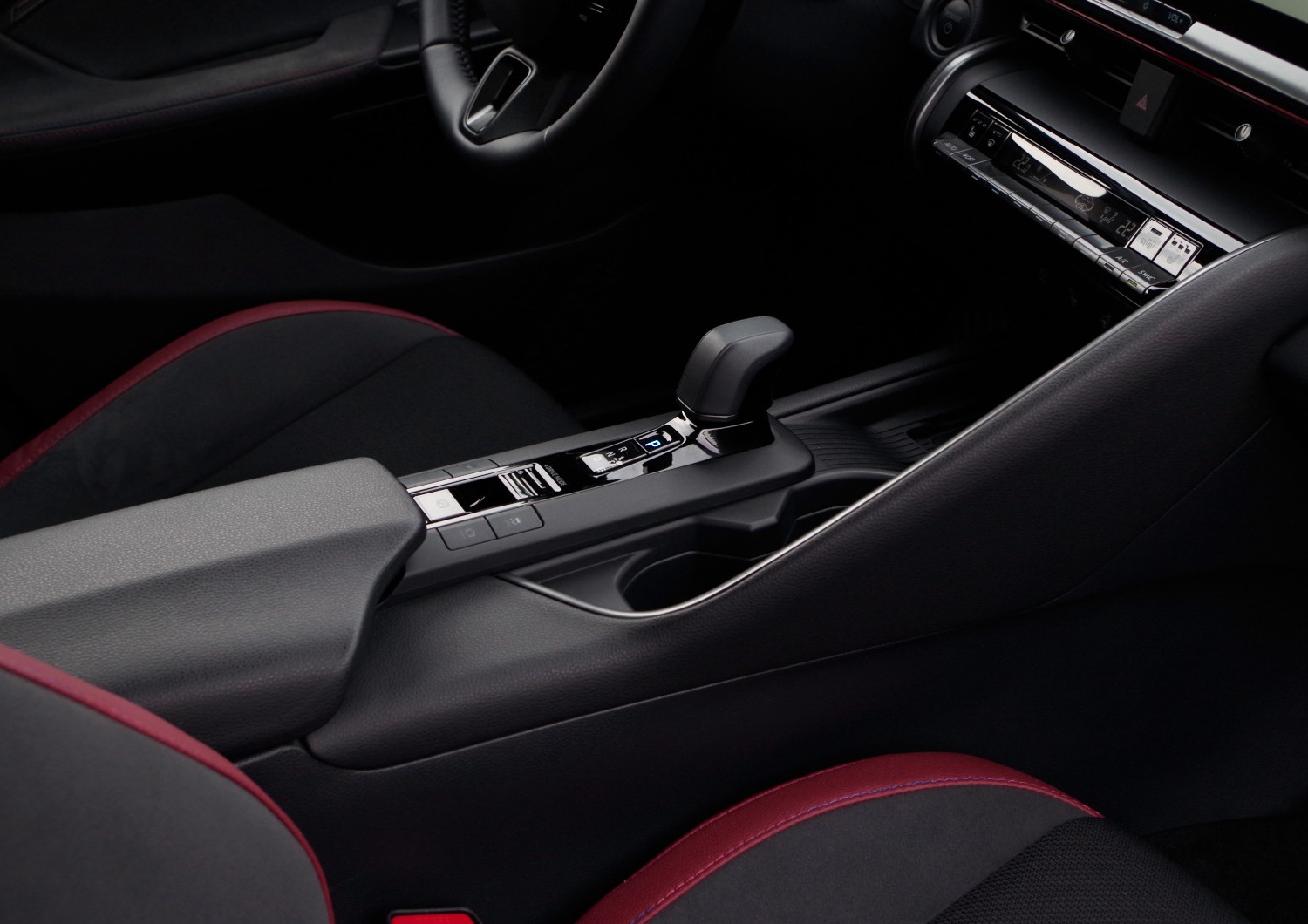 Toyota-CH-R-Plug-in-B17