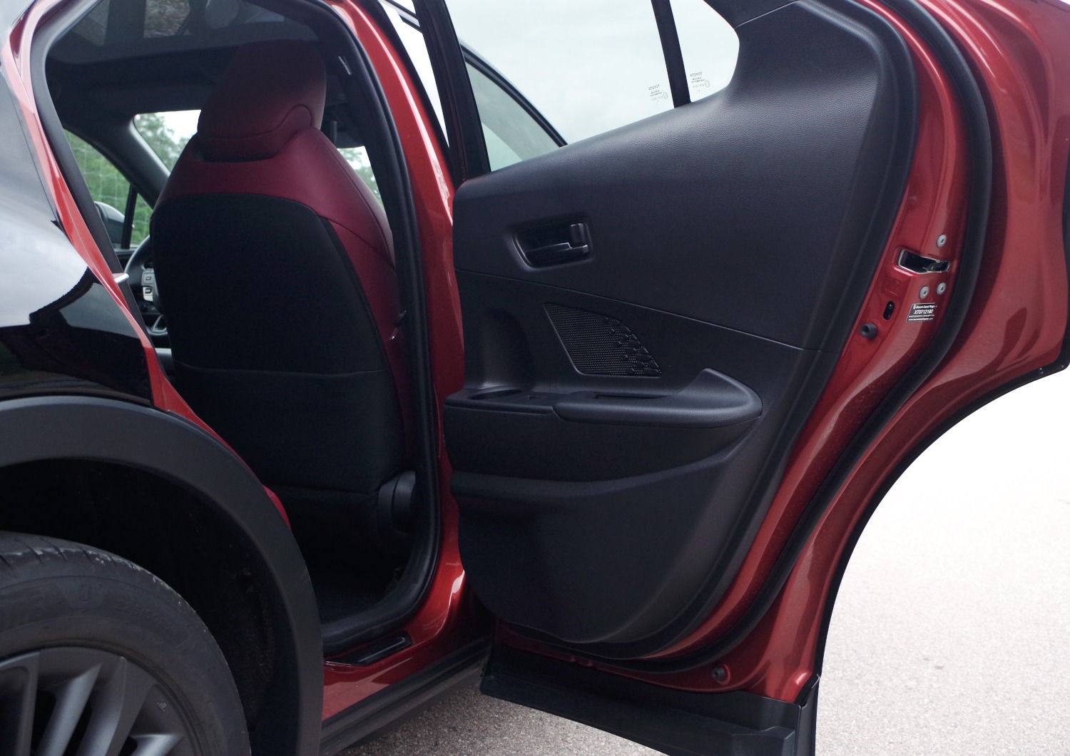 Toyota-CH-R-Plug-in-B18