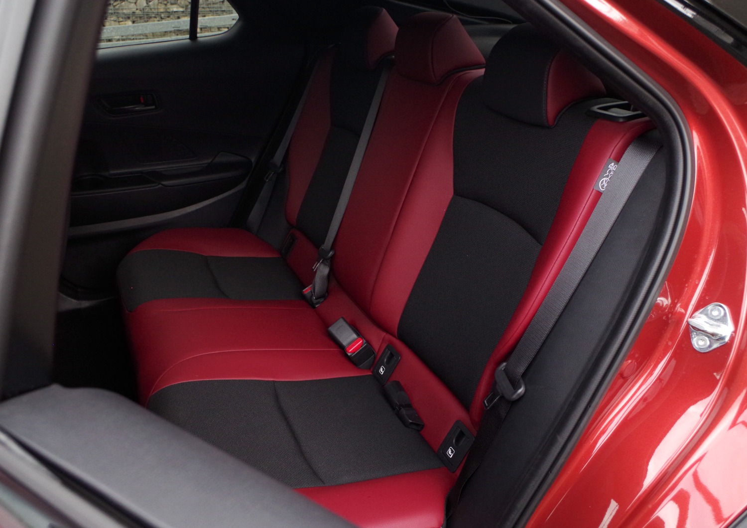 Toyota-CH-R-Plug-in-B24