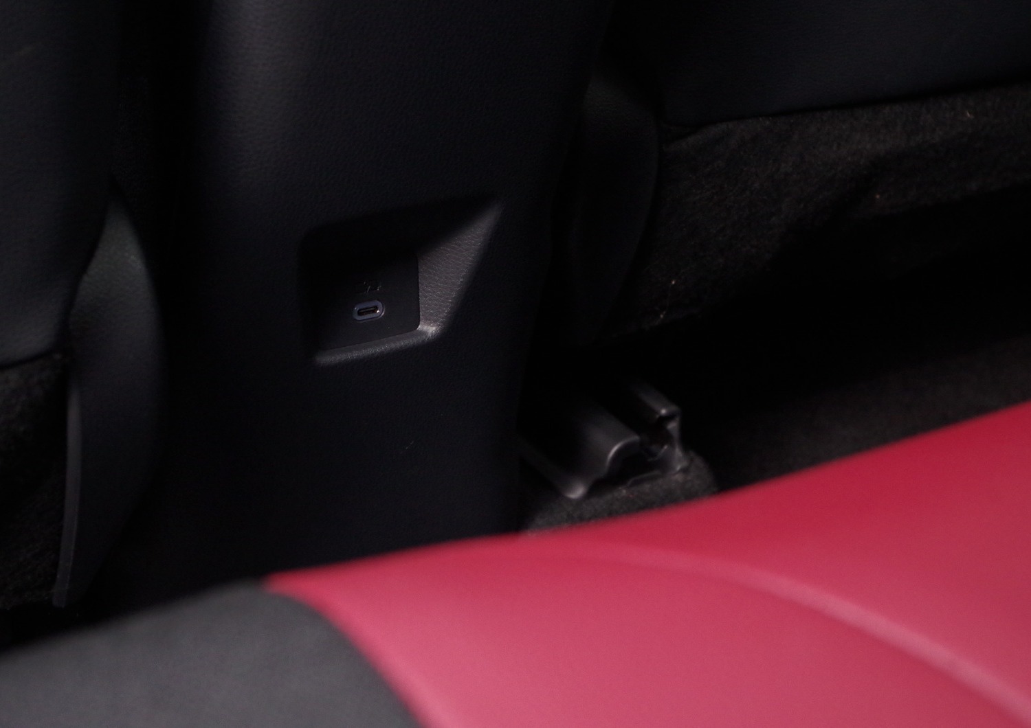 Toyota-CH-R-Plug-in-B25