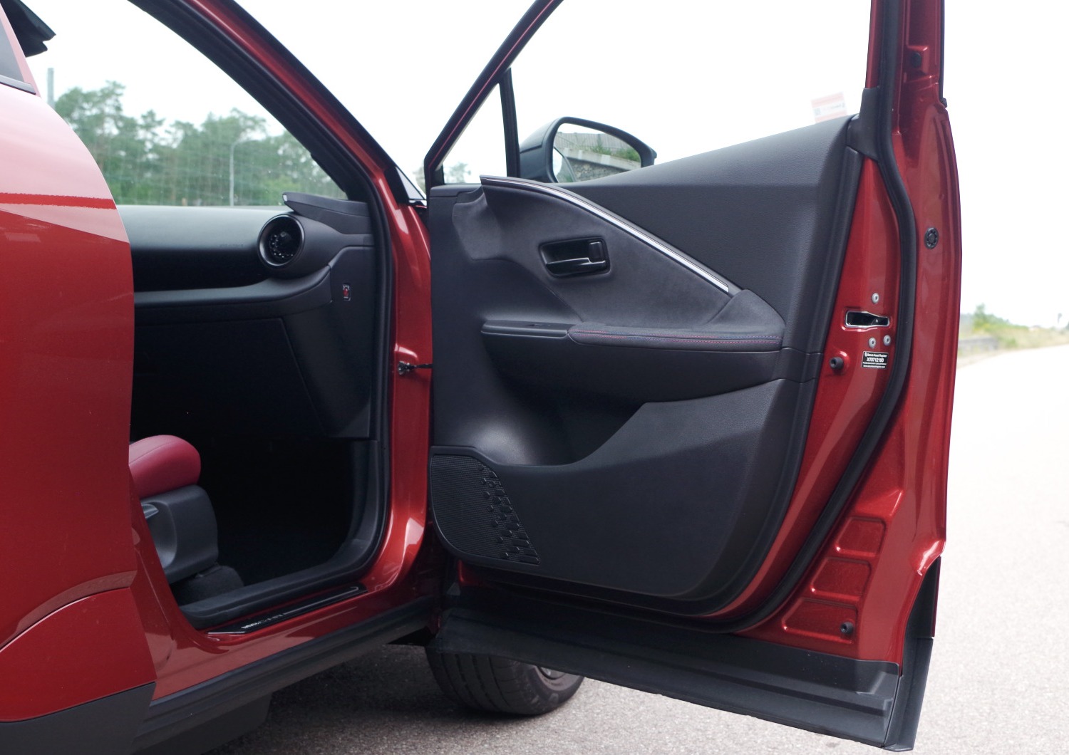 Toyota-CH-R-Plug-in-B3