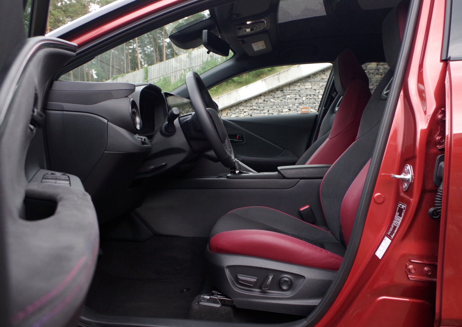 Toyota-CH-R-Plug-in-B30