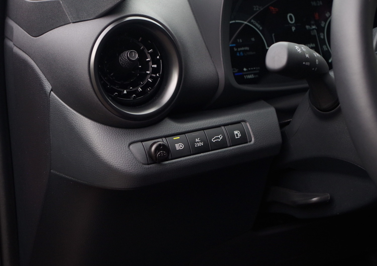 Toyota-CH-R-Plug-in-B33