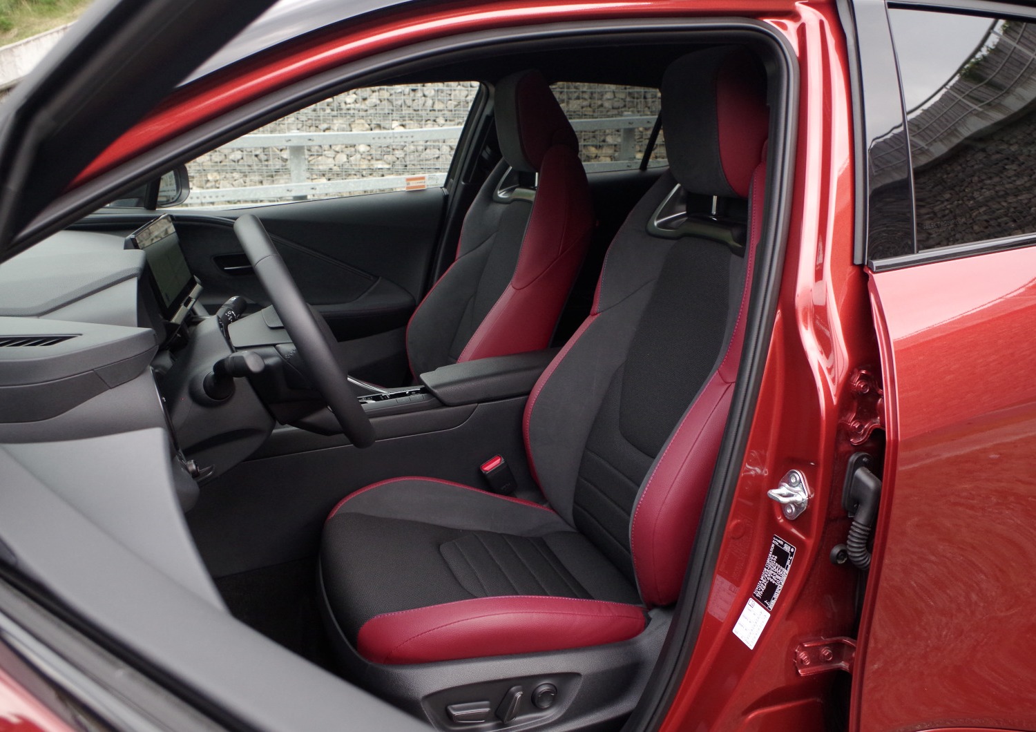 Toyota-CH-R-Plug-in-B35