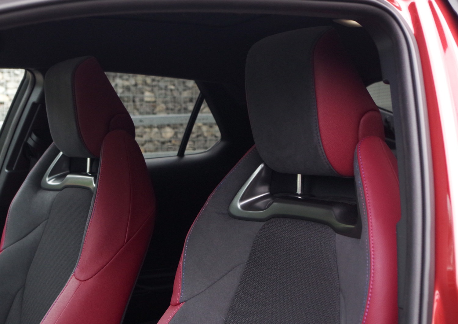 Toyota-CH-R-Plug-in-B37