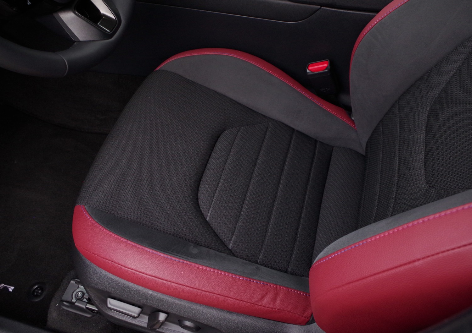 Toyota-CH-R-Plug-in-B38