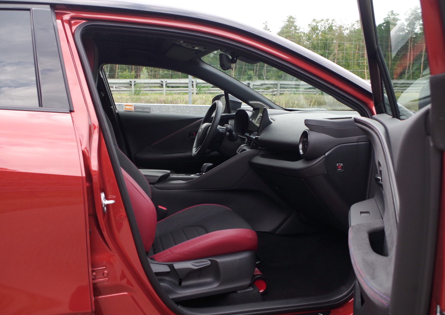 Toyota-CH-R-Plug-in-B4