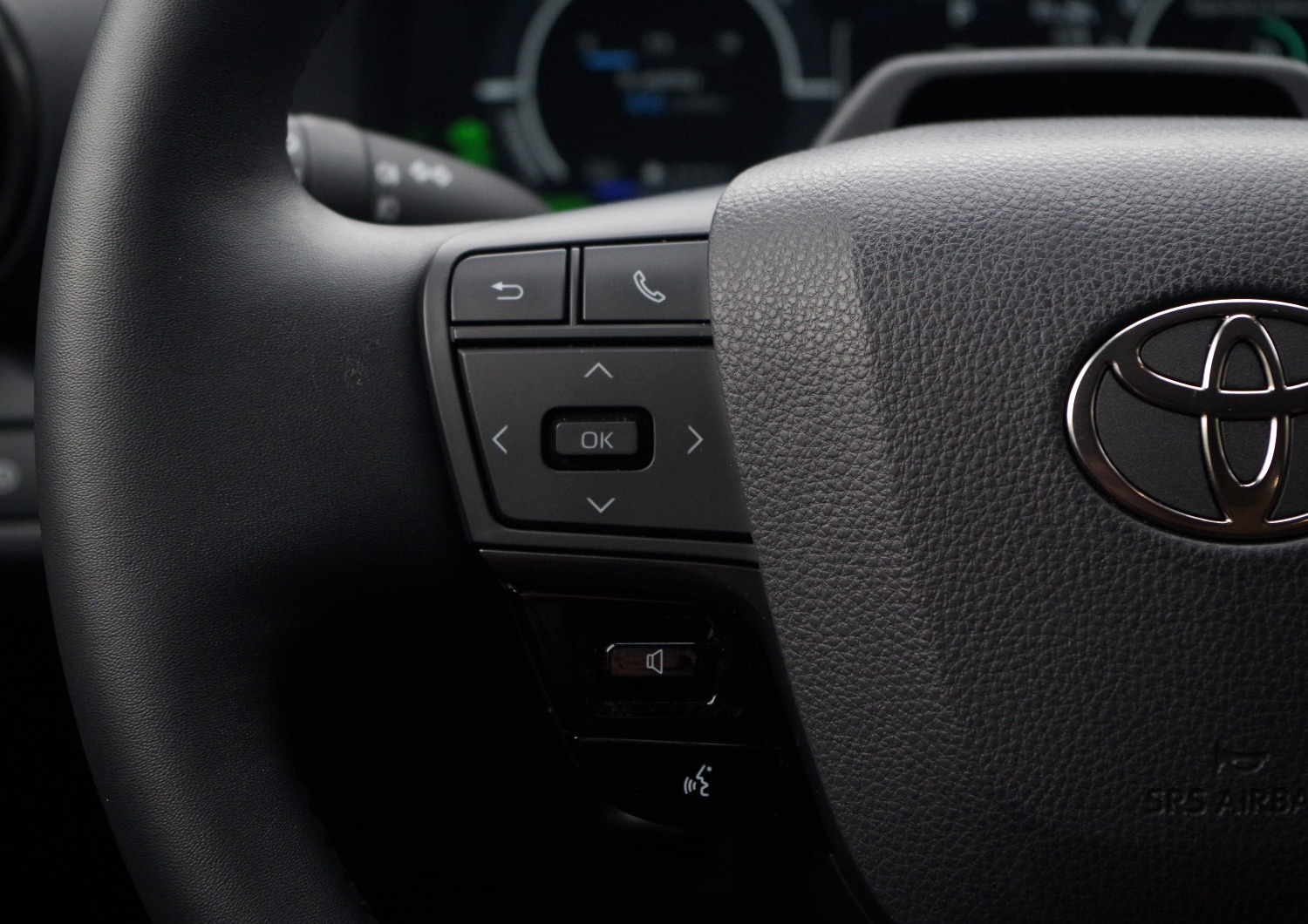 Toyota-CH-R-Plug-in-B56