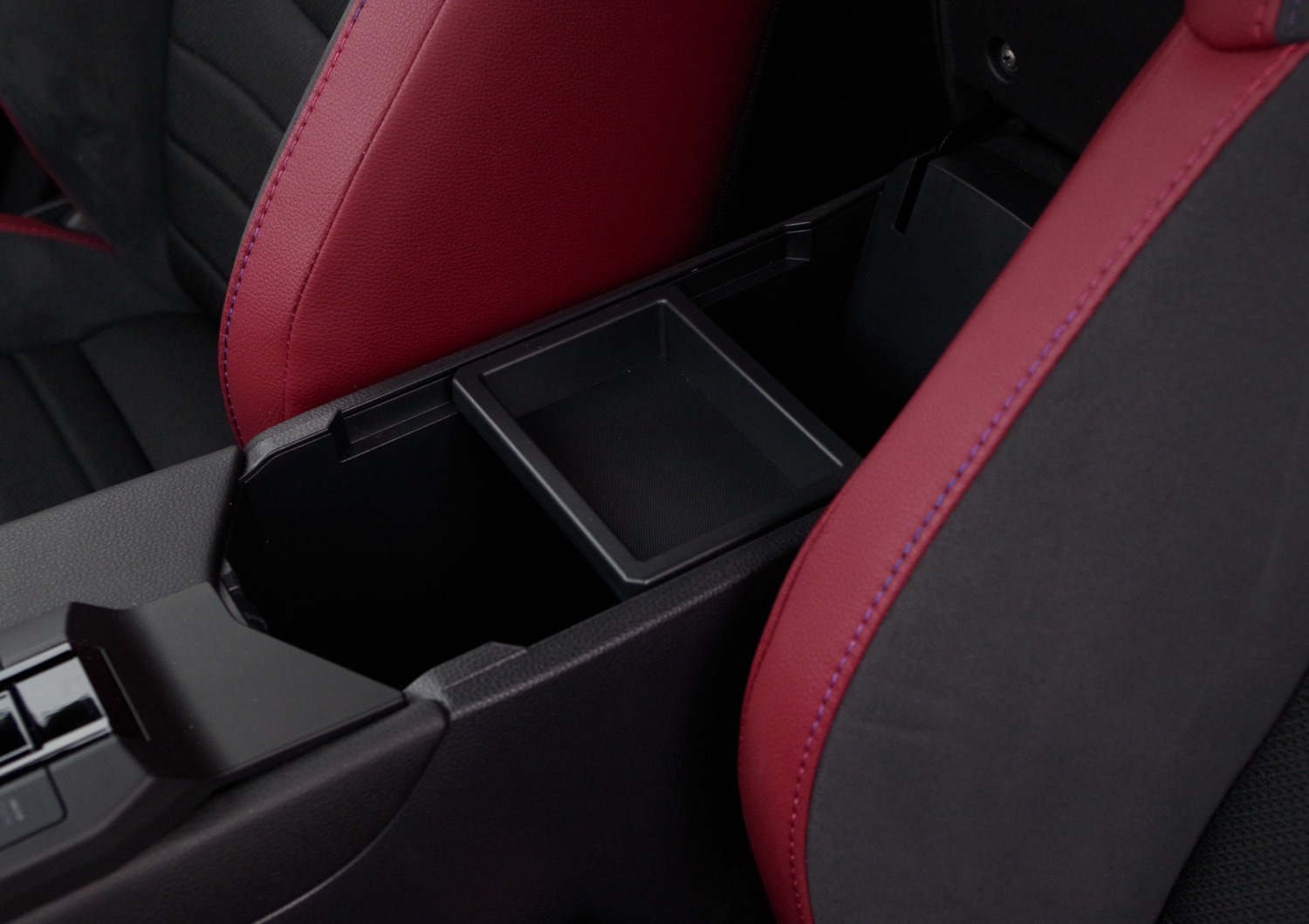 Toyota-CH-R-Plug-in-B59