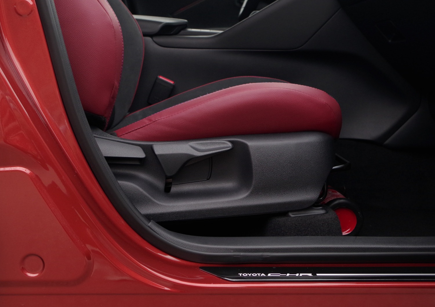 Toyota-CH-R-Plug-in-B6