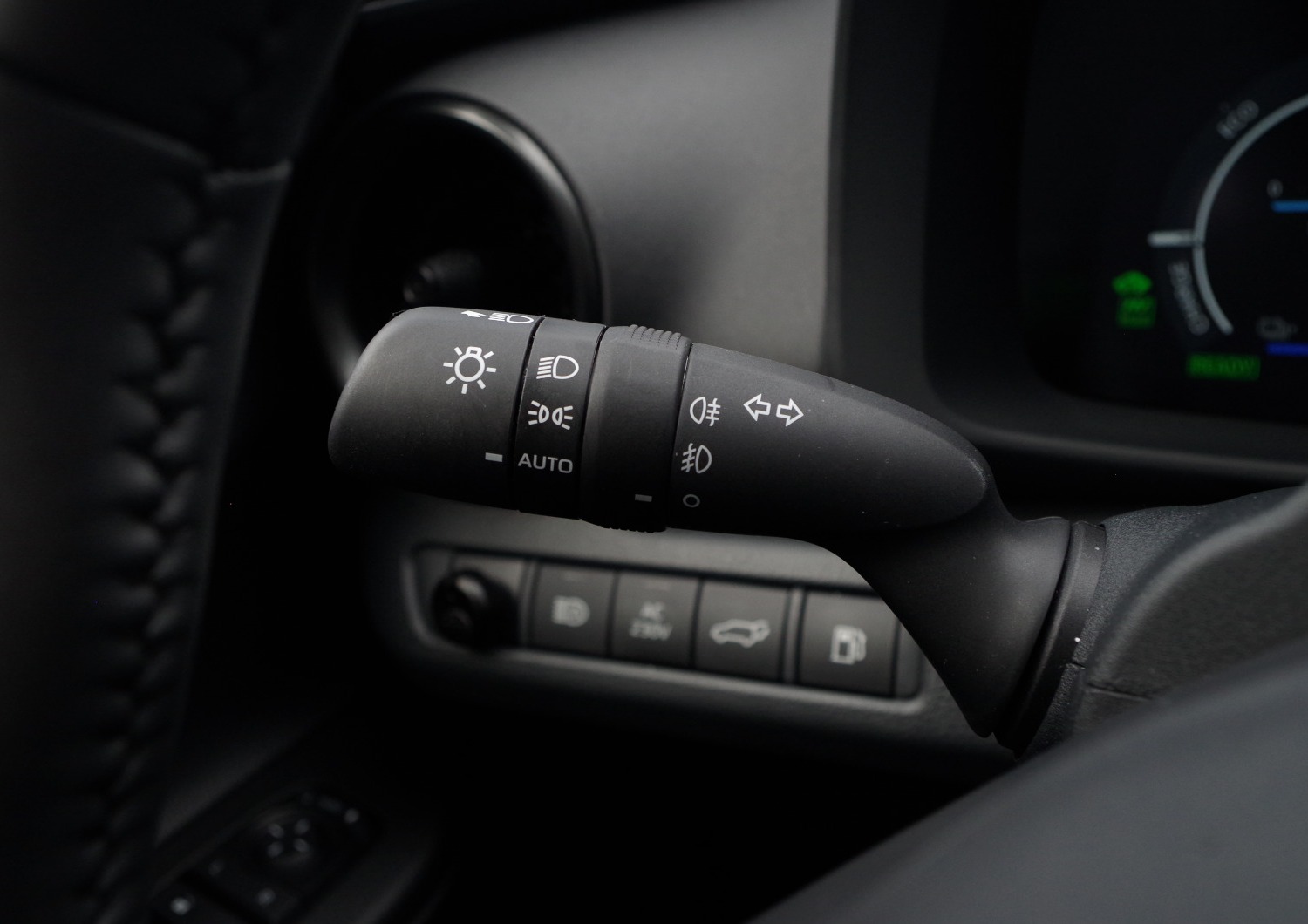 Toyota-CH-R-Plug-in-B67