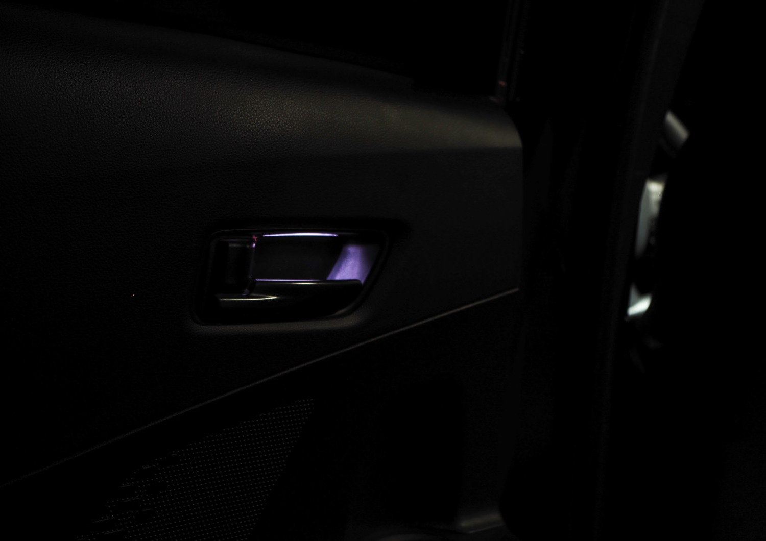 Toyota-CH-R-Plug-in-B82