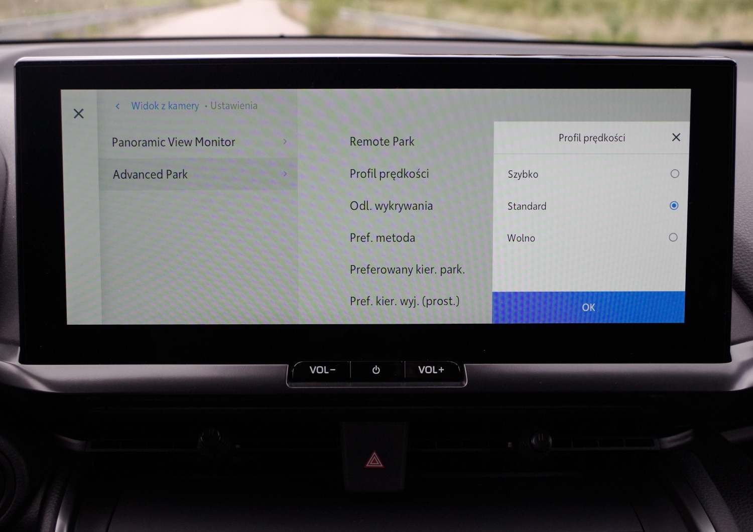 Toyota-CH-R-Plug-in-D7