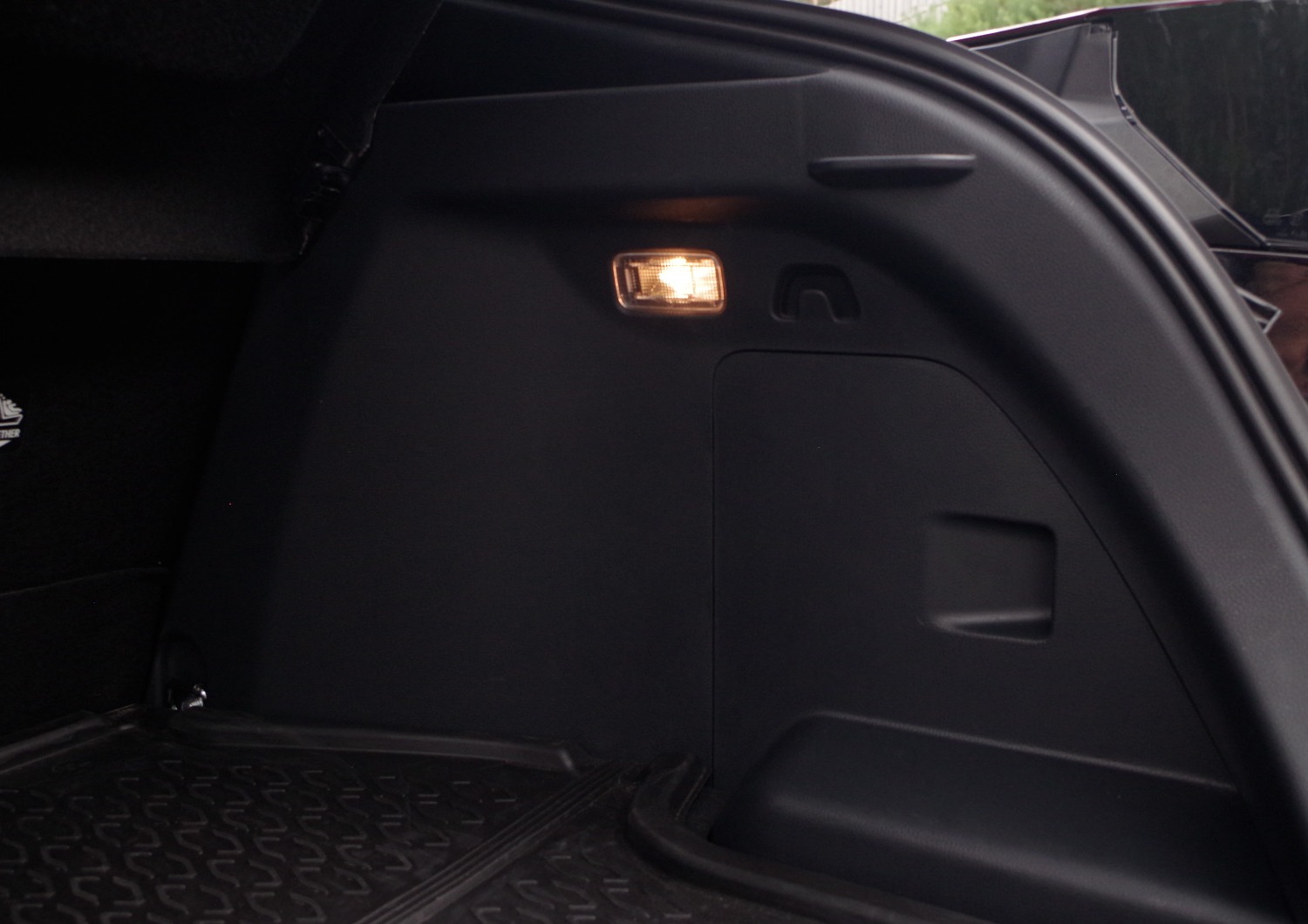 Toyota-CH-R-Plug-in-E4