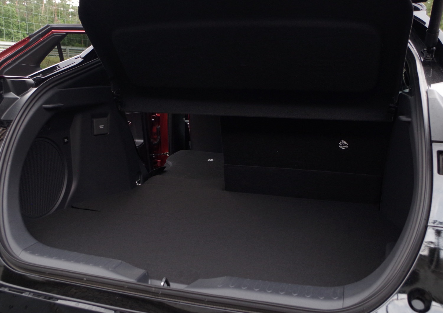 Toyota-CH-R-Plug-in-E7