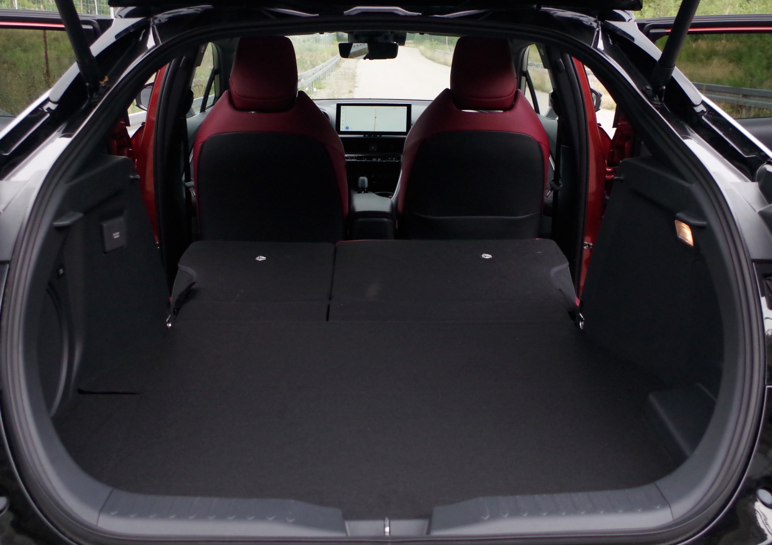 Toyota-CH-R-Plug-in-E9