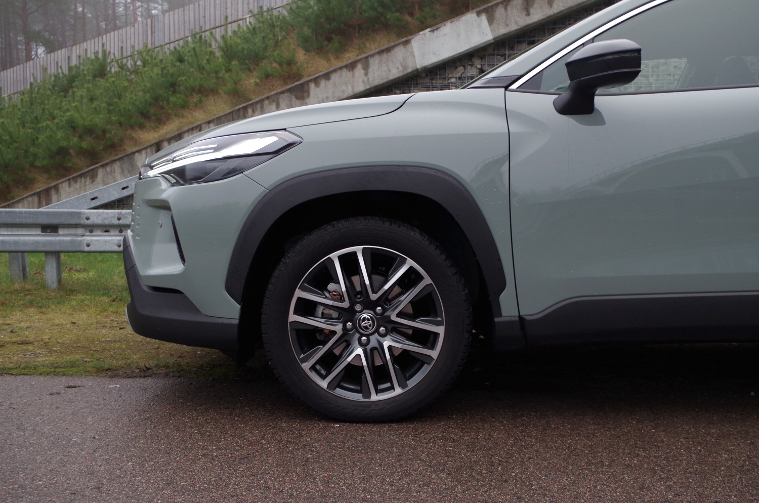 Toyota-Corolla-Cross-1.8-Hybrid-140-KM-4X2-Style-A22