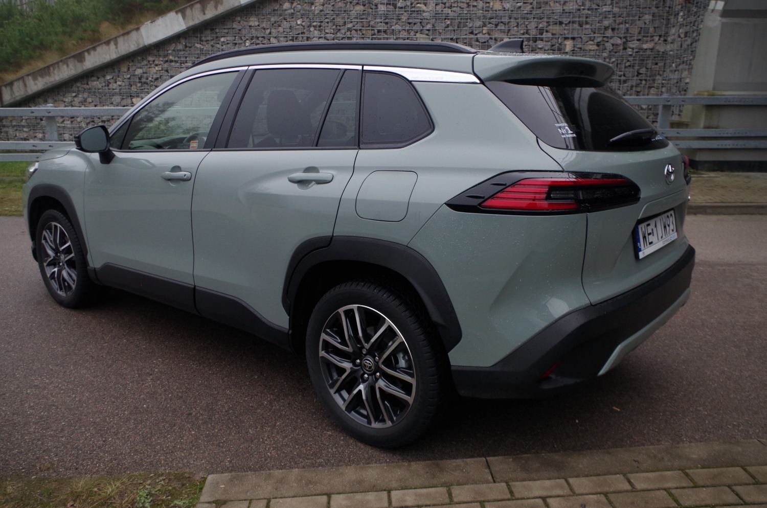 Toyota-Corolla-Cross-1.8-Hybrid-140-KM-4X2-Style-A48