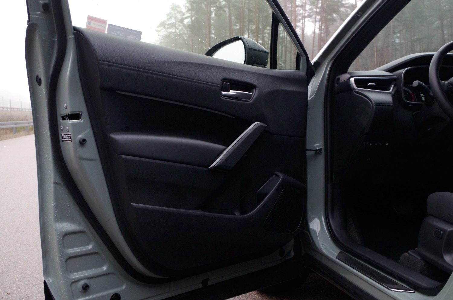 Toyota-Corolla-Cross-1.8-Hybrid-140-KM-4X2-Style-B01