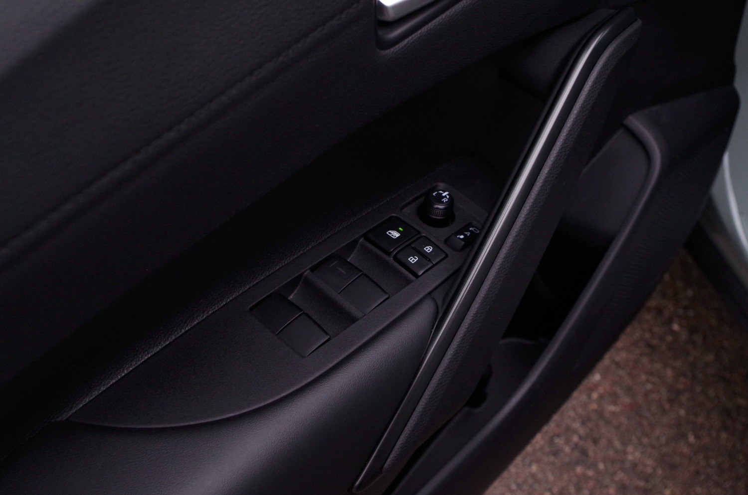 Toyota-Corolla-Cross-1.8-Hybrid-140-KM-4X2-Style-B02