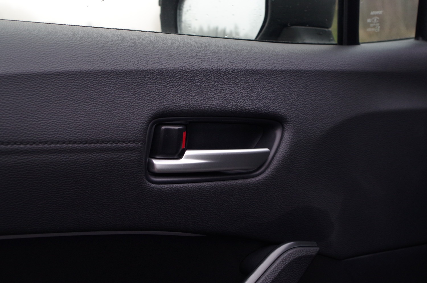 Toyota-Corolla-Cross-1.8-Hybrid-140-KM-4X2-Style-B03