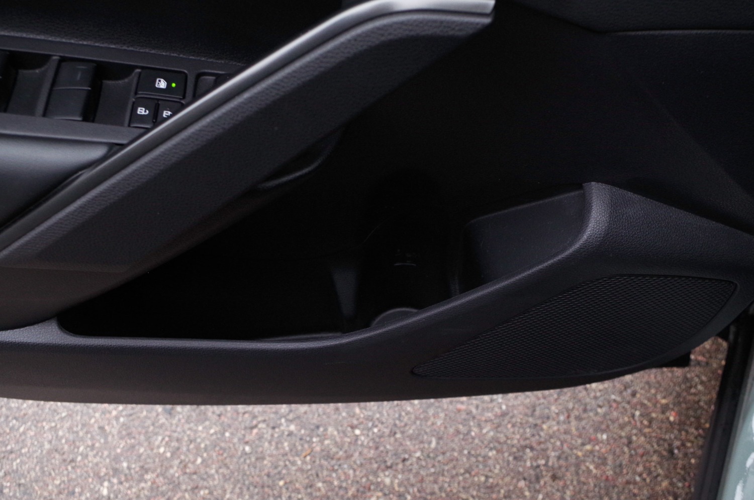 Toyota-Corolla-Cross-1.8-Hybrid-140-KM-4X2-Style-B04