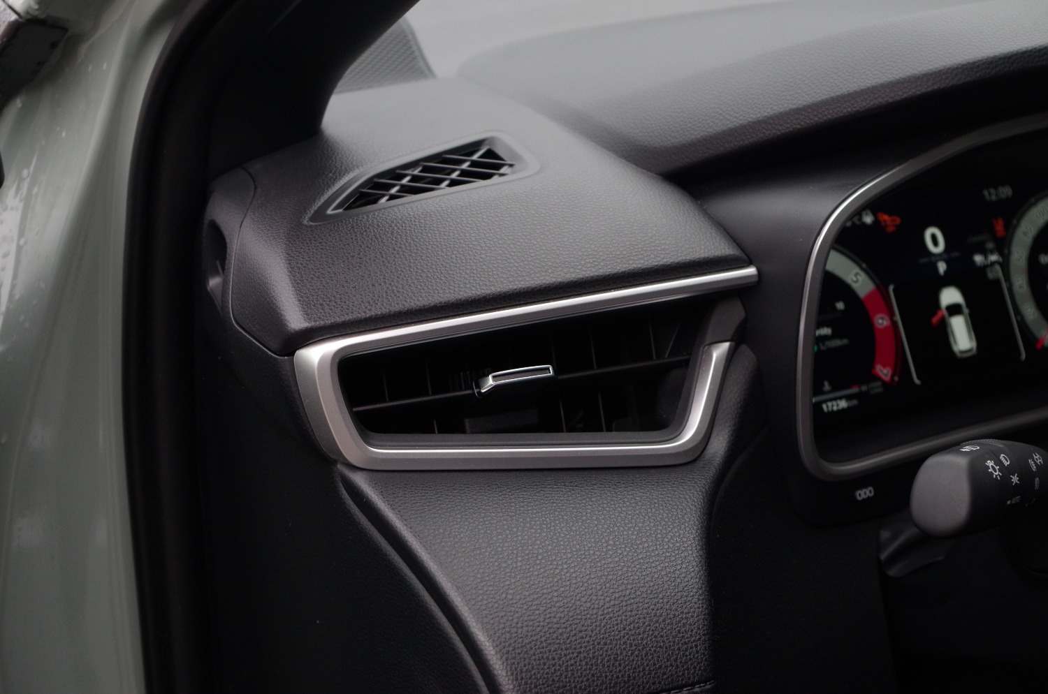 Toyota-Corolla-Cross-1.8-Hybrid-140-KM-4X2-Style-B14