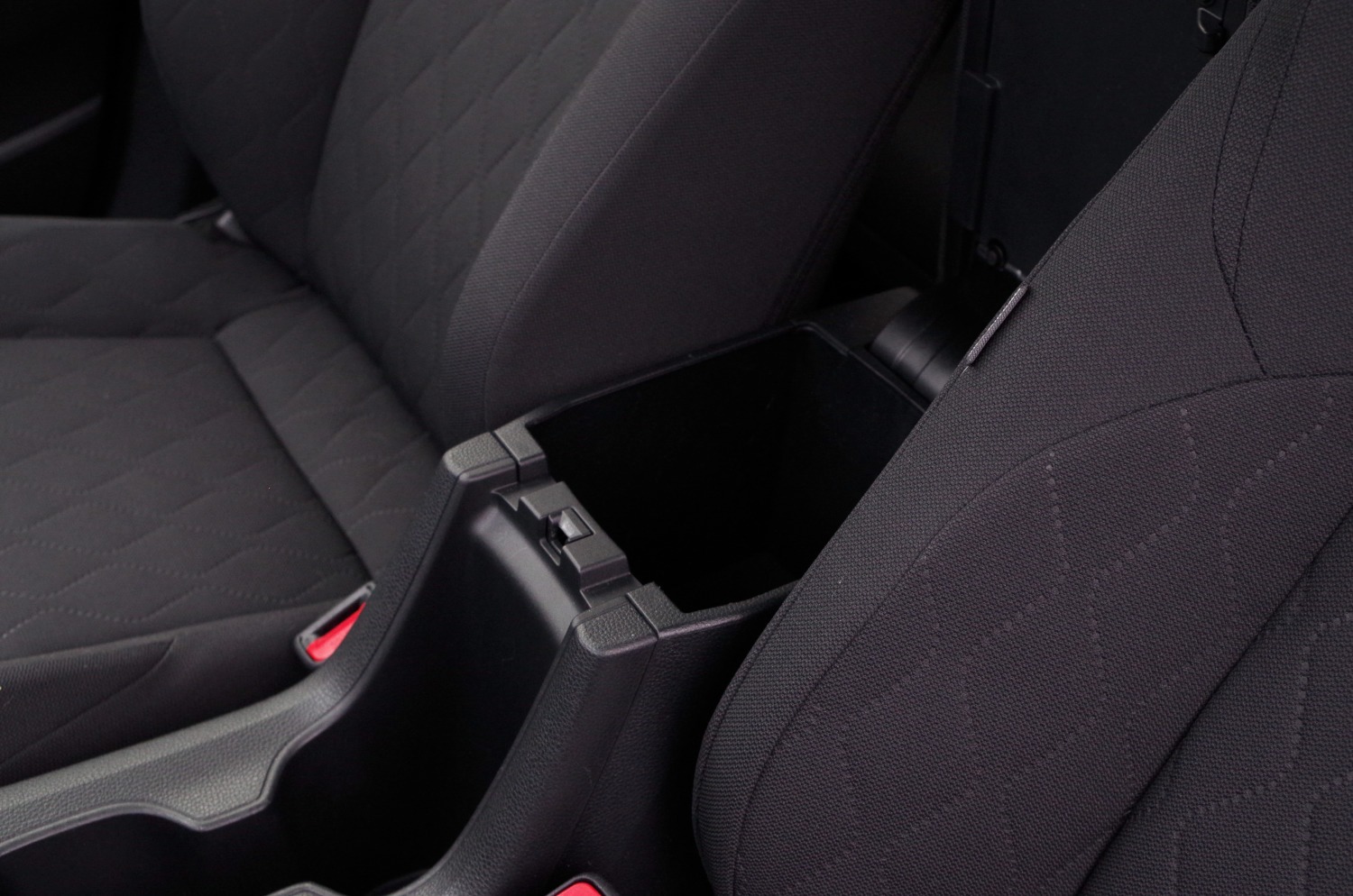 Toyota-Corolla-Cross-1.8-Hybrid-140-KM-4X2-Style-B18