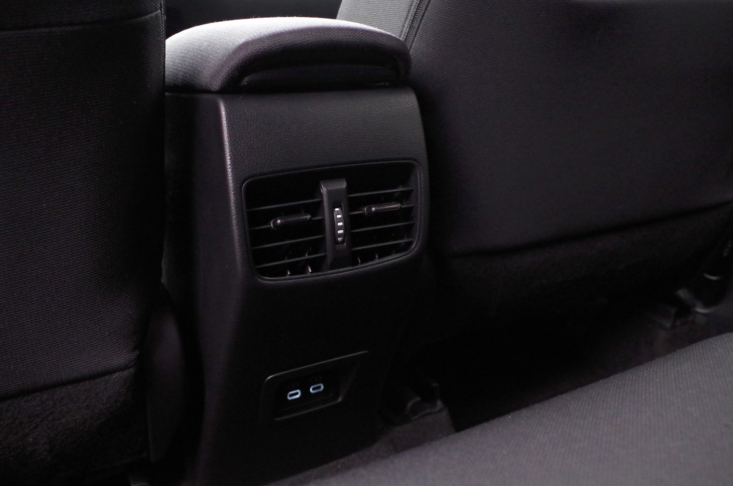 Toyota-Corolla-Cross-1.8-Hybrid-140-KM-4X2-Style-B32