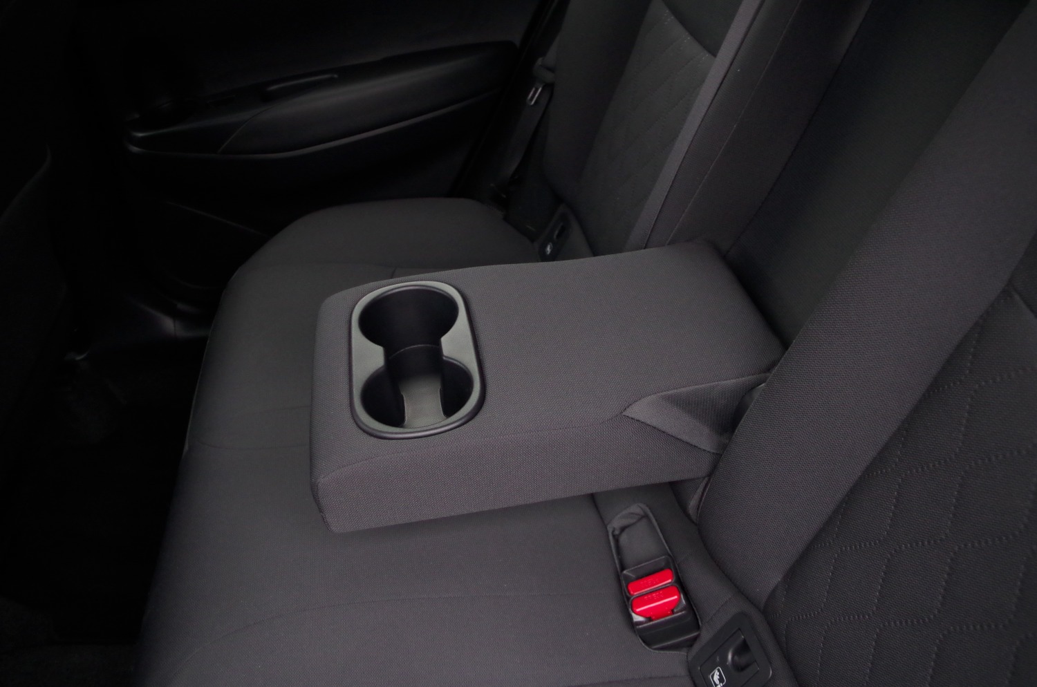 Toyota-Corolla-Cross-1.8-Hybrid-140-KM-4X2-Style-B33