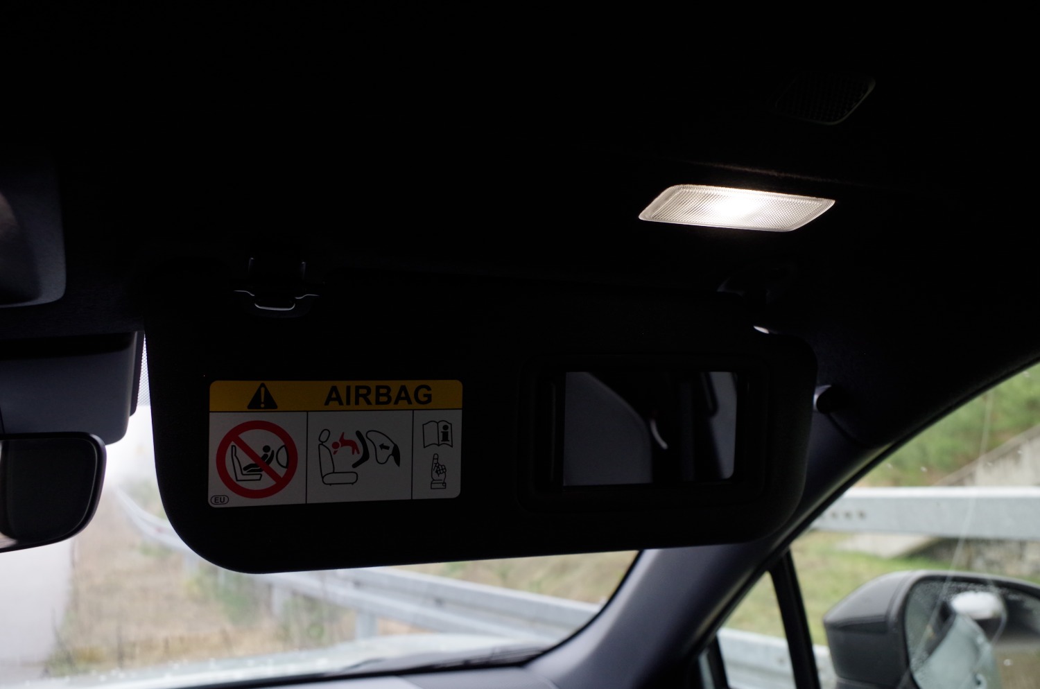 Toyota-Corolla-Cross-1.8-Hybrid-140-KM-4X2-Style-B60