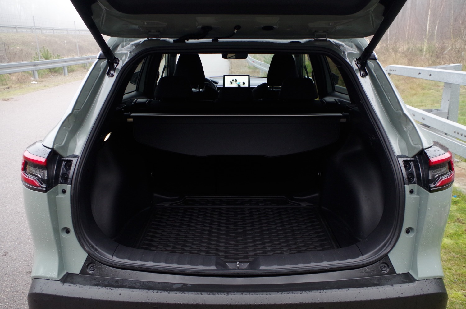 Toyota-Corolla-Cross-1.8-Hybrid-140-KM-4X2-Style-E02