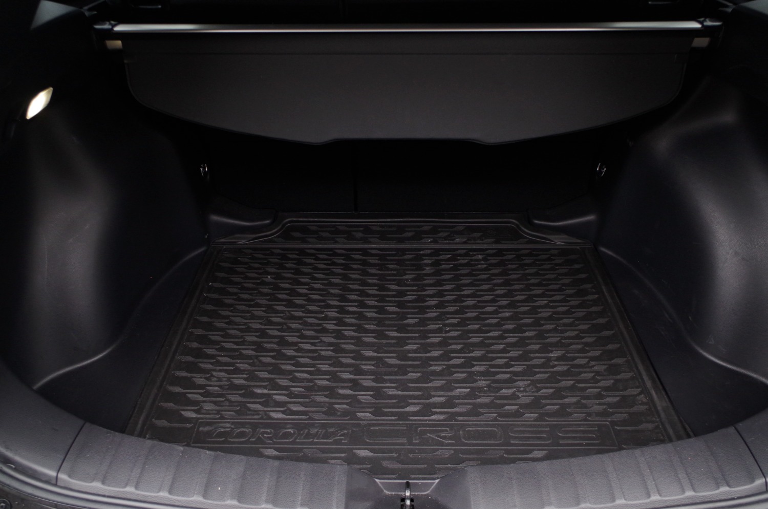 Toyota-Corolla-Cross-1.8-Hybrid-140-KM-4X2-Style-E03