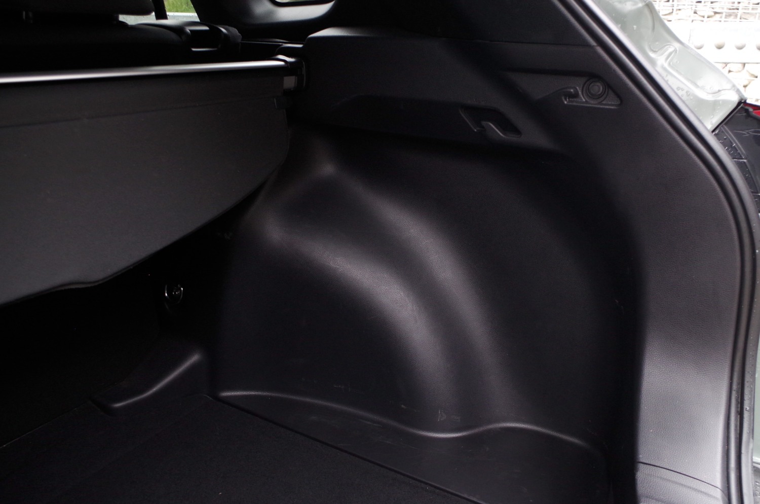 Toyota-Corolla-Cross-1.8-Hybrid-140-KM-4X2-Style-E06