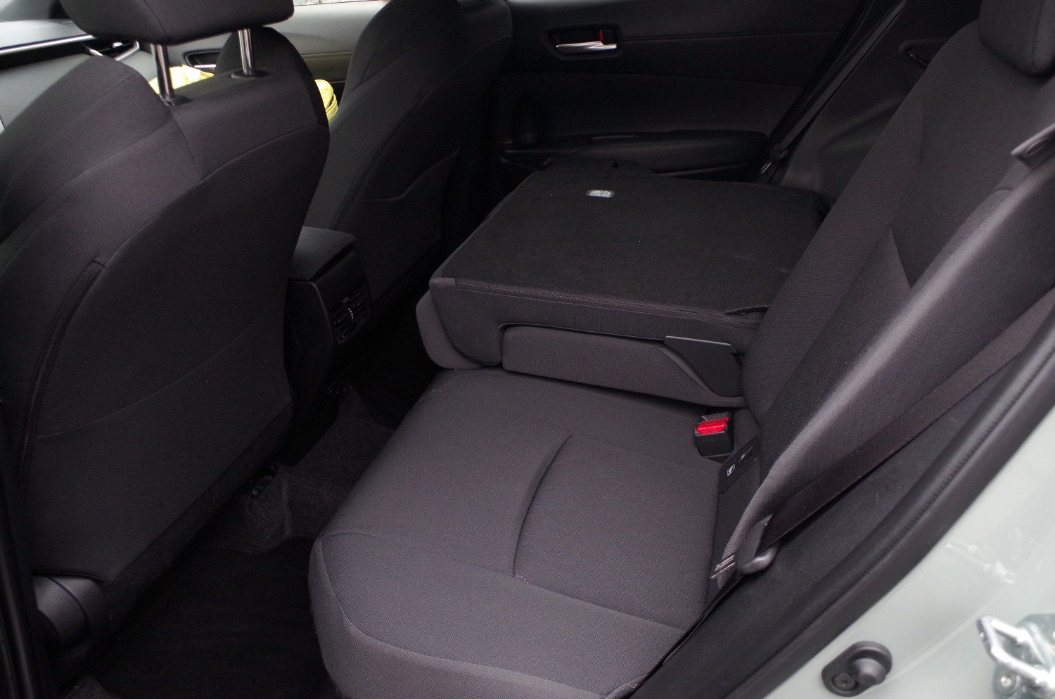 Toyota-Corolla-Cross-1.8-Hybrid-140-KM-4X2-Style-E08