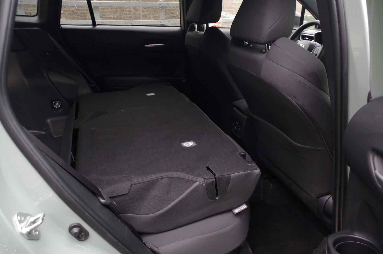 Toyota-Corolla-Cross-1.8-Hybrid-140-KM-4X2-Style-E11