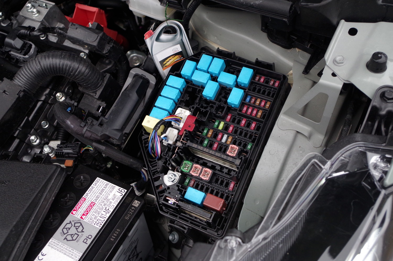 Toyota-Corolla-Cross-1.8-Hybrid-140-KM-4X2-Style-F15