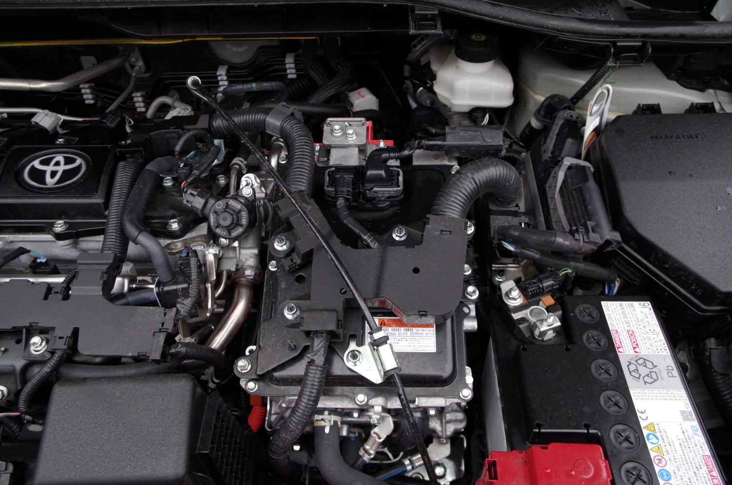 Toyota-Corolla-Cross-1.8-Hybrid-140-KM-4X2-Style-F16