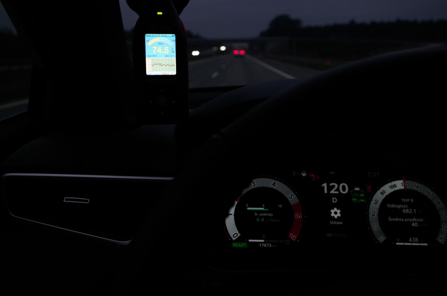 Toyota-Corolla-Cross-1.8-Hybrid-140-KM-4X2-Style-P07