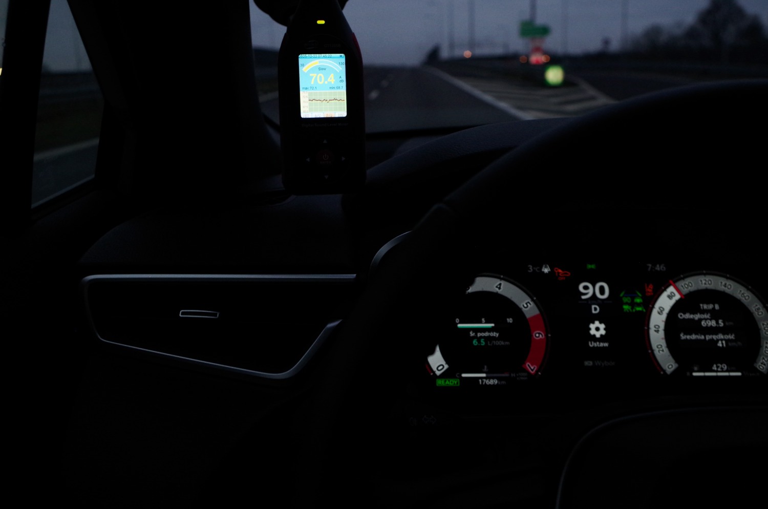 Toyota-Corolla-Cross-1.8-Hybrid-140-KM-4X2-Style-P09