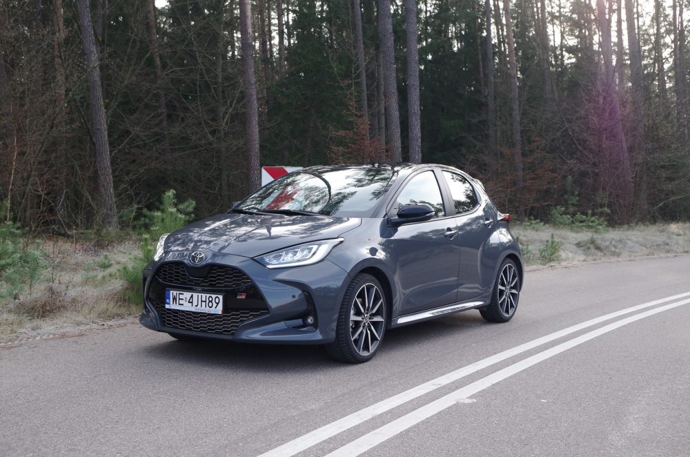 Toyota Yaris 1.5 Hybrid Dynamic Force 130 KM e-CVT GR SPORT A01