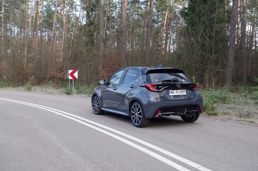 Toyota Yaris 1.5 Hybrid Dynamic Force 130 KM e-CVT GR SPORT A02