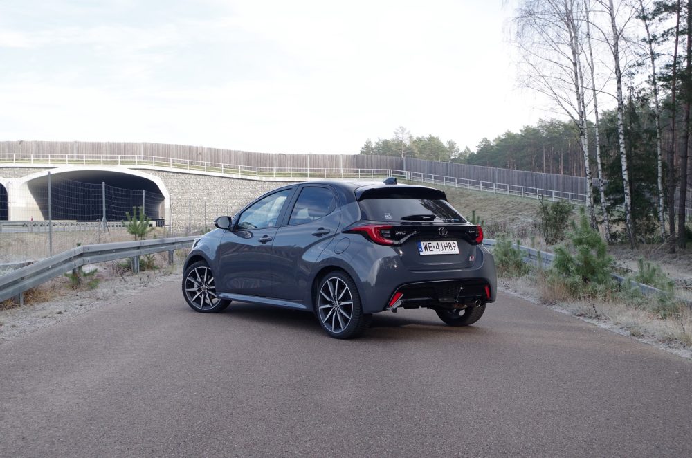 Toyota Yaris 1.5 Hybrid Dynamic Force 130 KM e-CVT GR SPORT A03