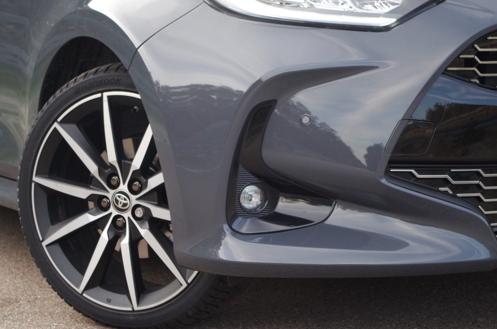 Toyota Yaris 1.5 Hybrid Dynamic Force 130 KM e-CVT GR SPORT A06