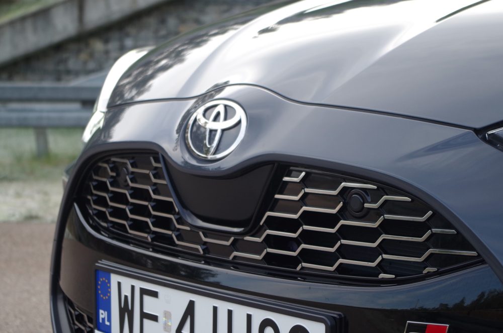 Toyota Yaris 1.5 Hybrid Dynamic Force 130 KM e-CVT GR SPORT A08