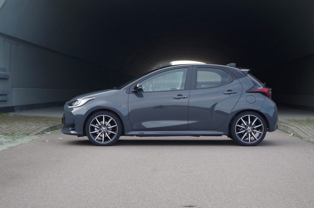 Toyota Yaris 1.5 Hybrid Dynamic Force 130 KM e-CVT GR SPORT A18