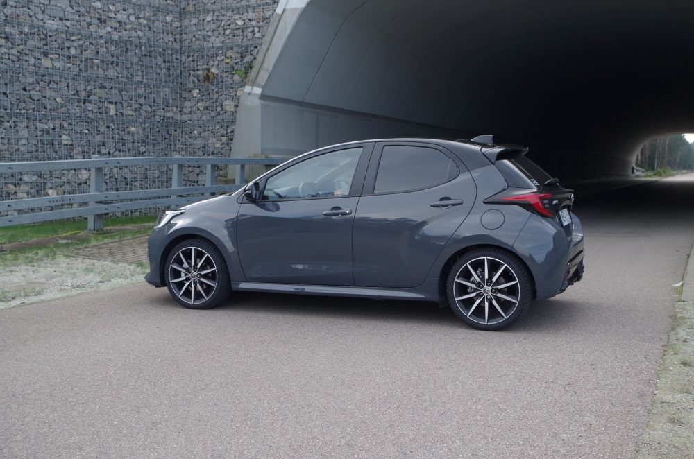 Toyota Yaris 1.5 Hybrid Dynamic Force 130 KM e-CVT GR SPORT A19