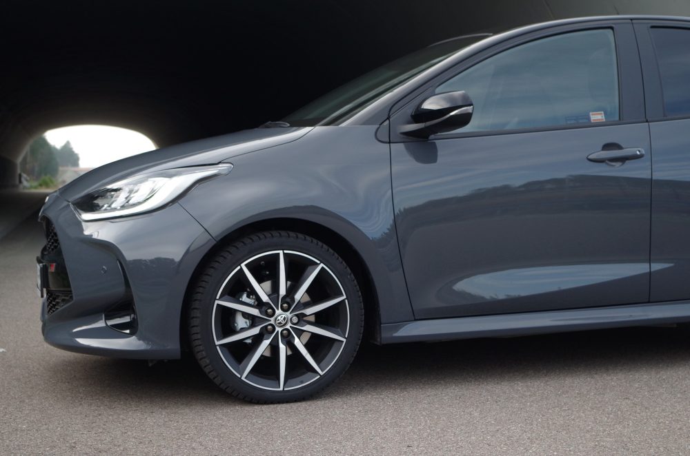 Toyota Yaris 1.5 Hybrid Dynamic Force 130 KM e-CVT GR SPORT A20