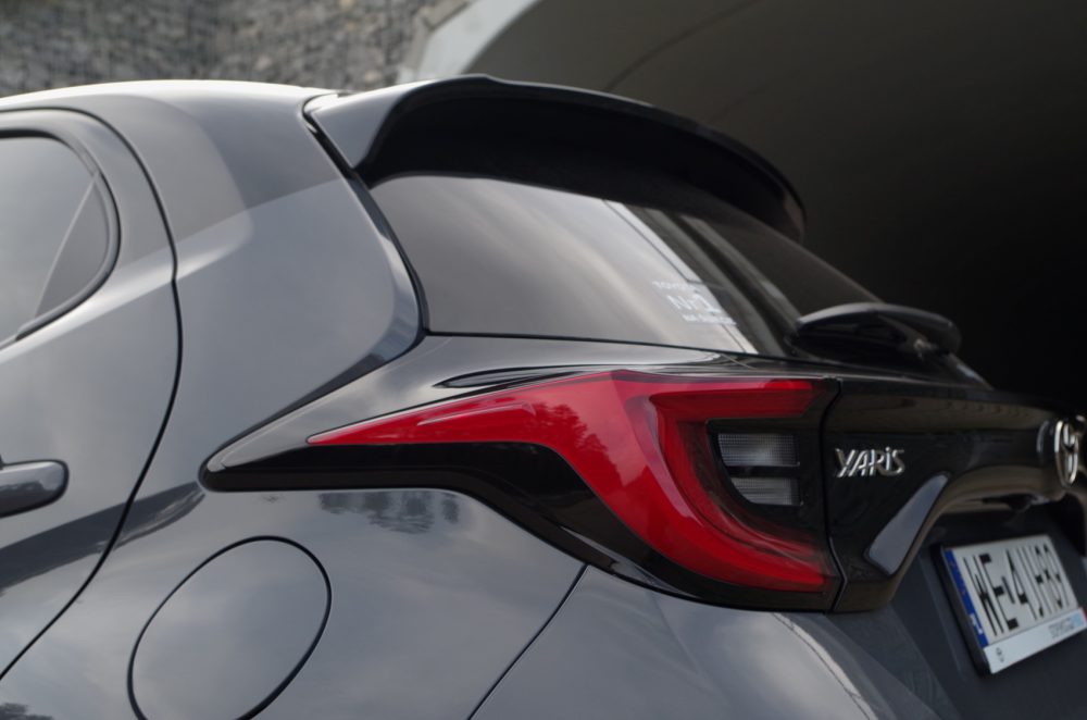 Toyota Yaris 1.5 Hybrid Dynamic Force 130 KM e-CVT GR SPORT A22