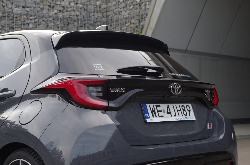 Toyota Yaris 1.5 Hybrid Dynamic Force 130 KM e-CVT GR SPORT A24